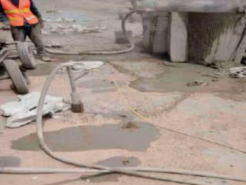 建邺水泥混凝土路面板底注浆技术 路面脱空注浆整治方案