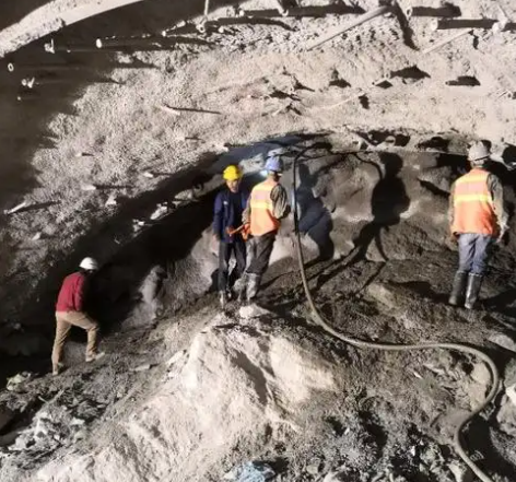 建邺拱顶带模注浆料的施工流程及注意事项